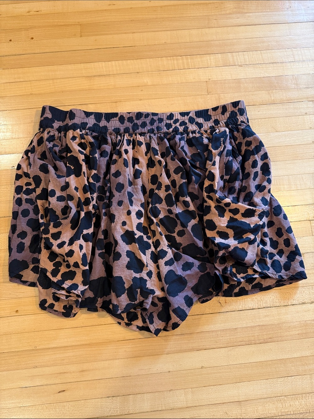 VANS Women's Leopard Print Elastic Waist SKORT - Black and Brown
